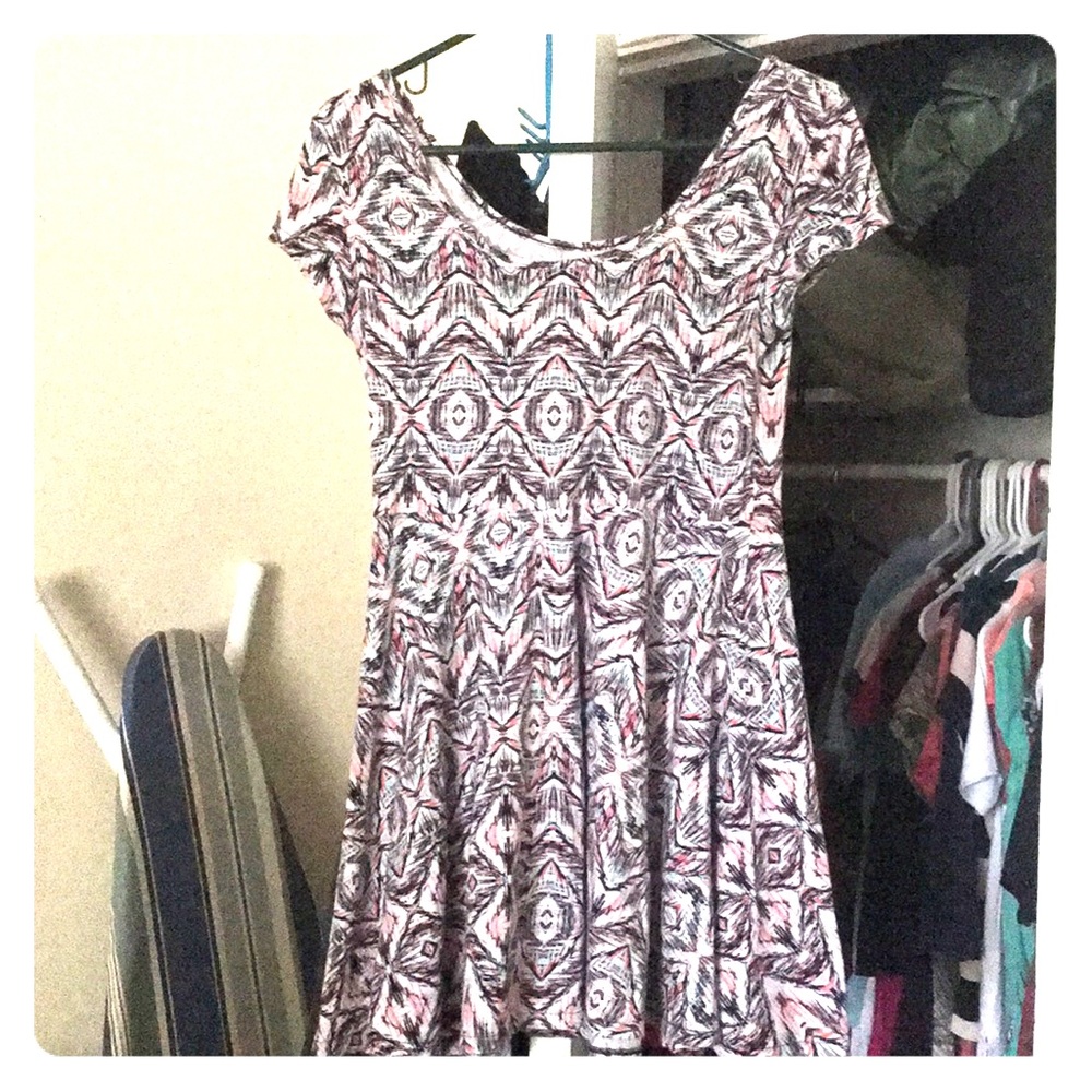 Aeropostale LG short sleeve dress.